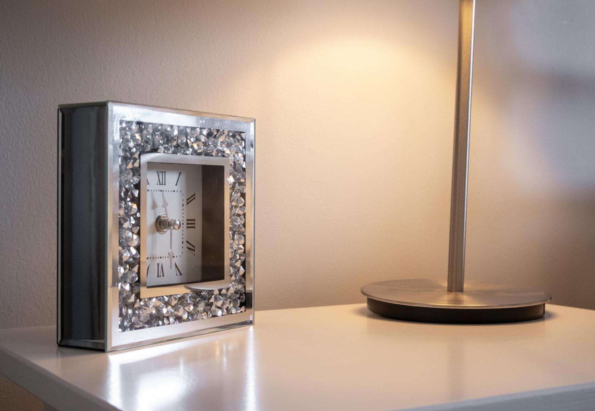Modern 2 Bed Apartment Near Gatwick ครอว์ลีย์ ภายนอก รูปภาพ